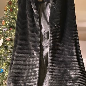 Black fluffy/soft vest. In very good condition.